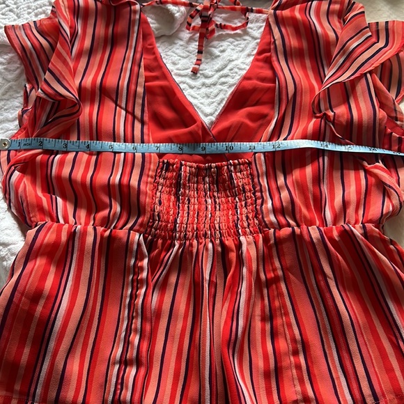 NWOT GUESS top, M - Picture 9 of 11